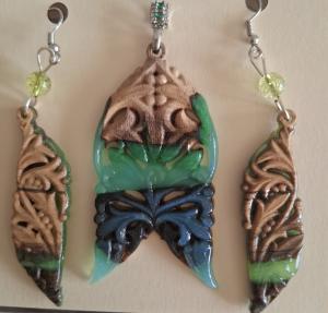  wood pendant and earing set