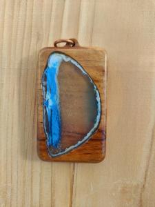Wood pensant